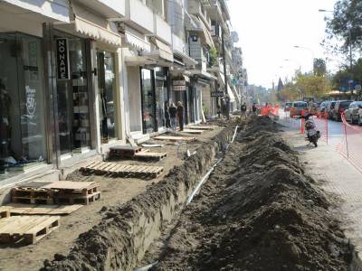 Τρέχουν για να προλάβουν τις γιορτές 