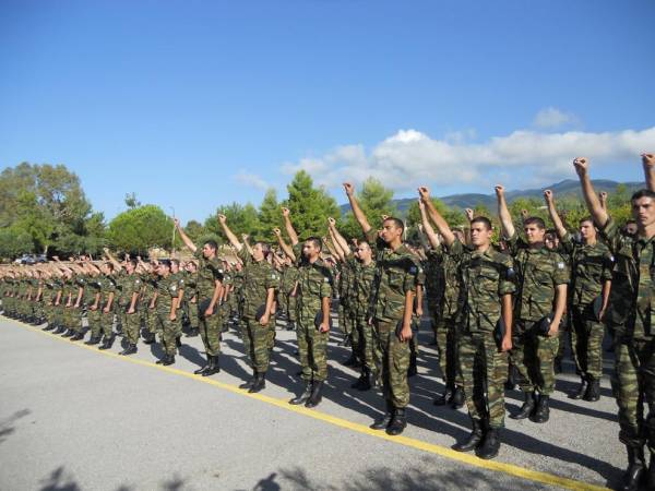 Ορκίστηκαν 600 νεοσύλλεκτοι της 2014 Ε' ΕΣΣΟ στο 9ο Σύνταγμα Πεζικού Καλαμάτας