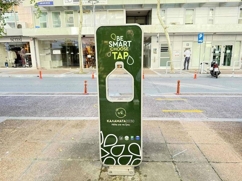 Σταθμός παροχής νερού τύπου “meetpat” στο κέντρο της Καλαμάτας