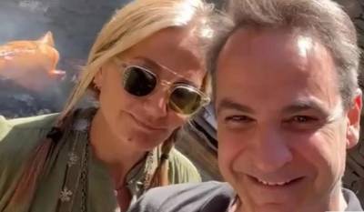 Μητσοτάκης: Χρόνια πολλά, ώρα να ασχοληθούμε με το αρνί και το κοκορέτσι