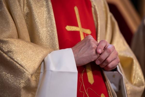Πολωνία: Ιερέας καταδικάστηκε για σεξουαλικά εγκλήματα και συμμετοχή σε όργια