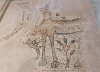 «Love for ever» σε ψηφιδωτό του 6ου αιώνα