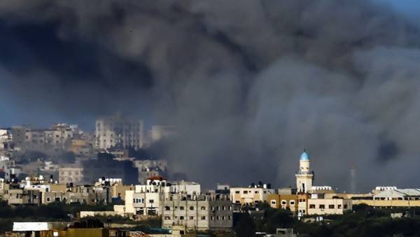 Συνεχίζονται οι βομβαρδισμοί του Ισραήλ στη Γάζα