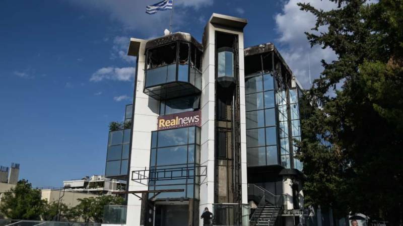 Φωτιά στον Real FM: Πώς σώθηκε η ηχολήπτρια - Η επιχείρηση που έστησε η Πυροσβεστική
