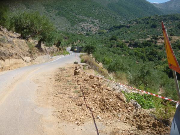 Δύο κατολισθήσεις στο δρόμο για Περιβολάκια