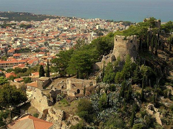 Χριστουγεννιάτικη εορταστική λάμψη από τους εμπόρους Κυπαρισσίας
