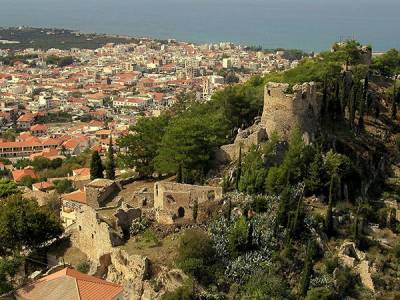 Χριστουγεννιάτικη εορταστική λάμψη από τους εμπόρους Κυπαρισσίας