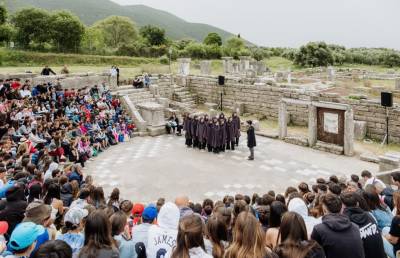 Με την &quot;Αντιγόνη&quot; του Σοφοκλή συνεχίστηκε το 11ο Διεθνές Νεανικό Φεστιβάλ Αρχαίου Δράματος