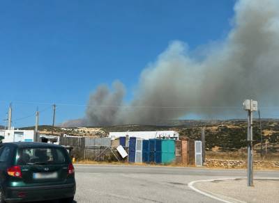 Φωτιά στην Πάρο: Μήνυμα 112 για απομάκρυνση κατοίκων (βίντεο)