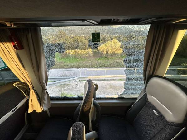 Μεσσηνία: Επίθεση με πέτρες σε λεωφορείου του ΚΤΕΛ στον αυτοκινητόδρομο πριν το κόμβο Αρφαρών (φωτογραφίες)
