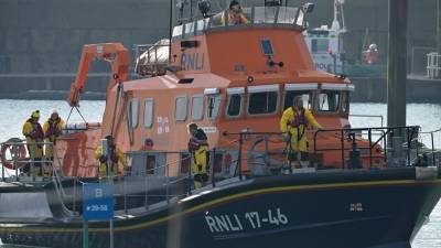 Βρετανία: Το 2025 καταγράφηκε ο υψηλότερος αριθμός μεταναστών που έφτασαν στη χώρα μέσω της Μάγχης