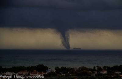 Υδροστρόβιλος στο Μεσσηνιακό Κόλπο (φωτογραφίες)