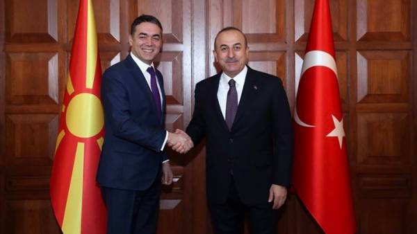 Τσαβούσογλου: Οι πολιτικές σχέσεις Τουρκίας-πΓΔΜ είναι άριστες