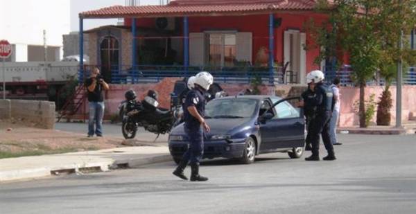 Μεγάλη αστυνομική επιχείρηση με σύλληψη 28 τσιγγάνων στα Εξαμίλια Κορινθίας