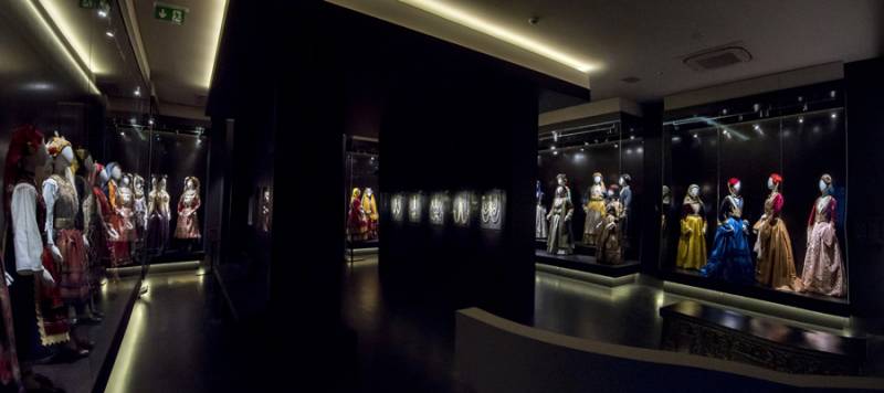 Καλαμάτα: Στελέχη του οίκου Dior και η Μαρέβα Μητσοτάκη στο μουσείο ελληνικών ενδυμασιών &quot;Βικτωρία Καρέλια&quot;