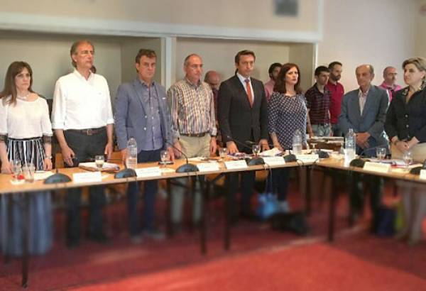 Πολιτικό μνημόσυνο για τον Κωνσταντίνο Μητσοτάκη στο Περιφερειακό Συμβούλιο Πελοποννήσου