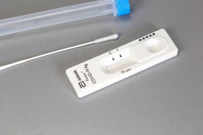 Self test σε μαθητές: Από αύριο Τετάρτη η δωρεάν διάθεσή τους στα φαρμακεία