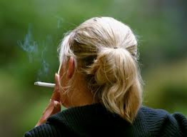 "Φωτογραφική διάταξη για τα τσιγάρα slim" είπε ο Πετράκος στη Βουλή