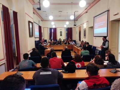 Συνεδρίαση Πολιτικής Προστασίας Καλαμάτας: Συνεργασία φορέων για αντιμετώπιση πυρκαγιών