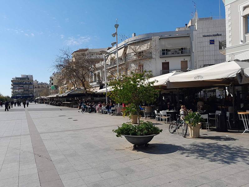 Ο ΣΚΕΑΚ για μόνιμη επέκταση τραπεζοκαθισμάτων στην κεντρική πλατεία: “Οι κανονιστικές αποφάσεις του δήμου δεν μεταβάλλονται στο πόδι”