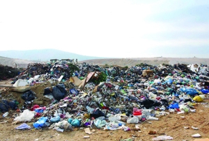 Μόνοι τους παλεύουν  με τα σκουπίδια οι δήμοι - Καμία ενημέρωση από την Περιφέρεια