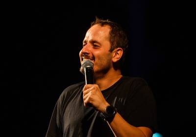 Στην Καλαμάτα ο Αλέξανδρος Τσουβέλας - Νέα stand up comedy παράσταση τον Γενάρη