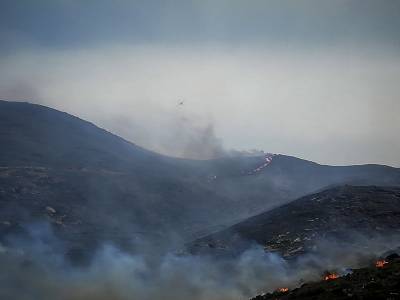 Σε ύφεση η πυρκαγιά στην Άνδρο