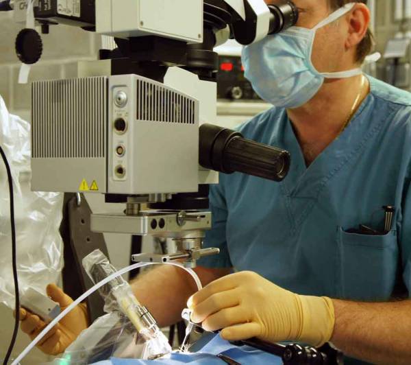 Πραγματοποιήθηκε η πρώτη στον κόσμο ρομποτική χειρουργική επέμβαση μέσα στο μάτι
