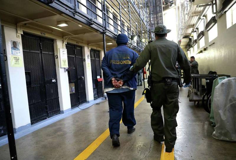 Κρατούμενοι στη φυλακή Σαν Κουέντιν στην Καλιφόρνια εκπαιδεύονται στις τηλεοπτικές και κινηματογραφικές παραγωγές