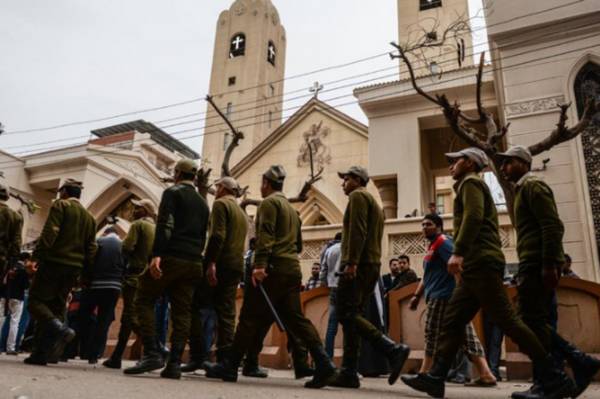 Δυνάμεις ασφαλείας απέτρεψαν επίθεση αυτοκτονίας μέσα σε χριστιανική εκκλησία, σε συνοικία του Καΐρου