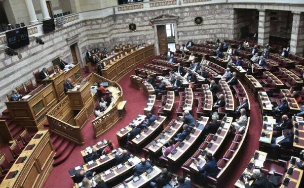 Υψηλοί τόνοι στη Βουλή για τη Χρυσή Αυγή και τη μη στέρηση πολιτικών δικαιωμάτων