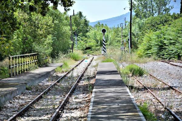 Υπόμνημα της Επιτροπής Διάσωσης σε Πτωχό: Ζητούν επαναλειτουργία του σιδηροδρόμου στην Πελοπόννησο