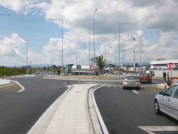 Στα σκοτάδια ακόμα ο κόμβος του αεροδρομίου