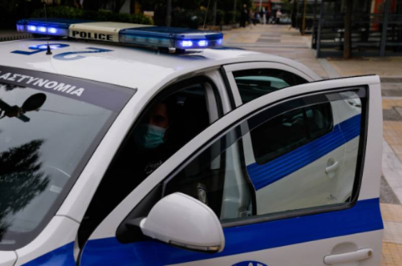 Πάτρα: Γυναίκα εγκατέλειψε τα 3 παιδιά της και πήγε στην Αθήνα - Βρέθηκαν σε άσχημη κατάσταση από την αστυνομία