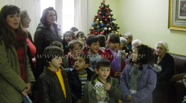 Μαθητές νηπιαγωγείων της Πύλου στο Αλεξανδράκειο Γηροκομείο (Βίντεο) 