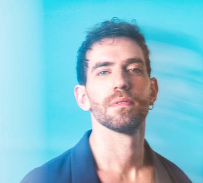 Αλέξανδρος Τζοβάνι: “Το «8 παράθυρα στον κόσμο» πηγάζει από προσωπικές στιγμές και βιώματα”