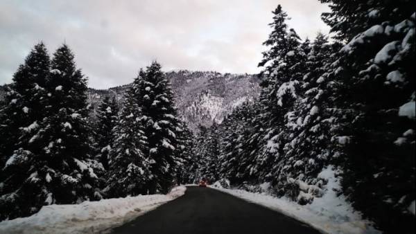 Χιονίζει στη Β.Ελλάδα: Πού χρειάζονται αλυσίδες σε Κεντρική και Δ. Μακεδονία