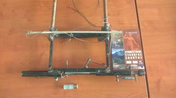 Επικίνδυνο αυτοσχέδιο όπλο για αγριογούρουνα βρέθηκε στη Σελλασία Λακωνίας