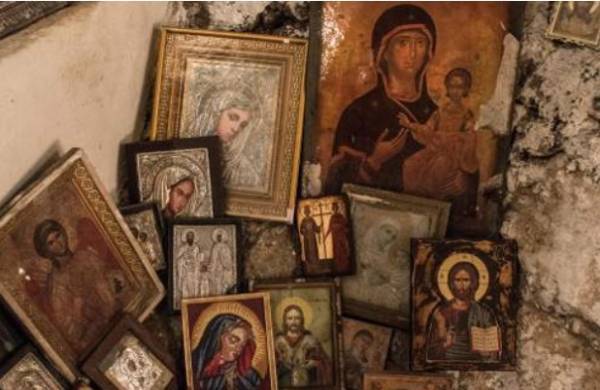 Κόνιτσα: Ιερόσυλοι έκλεψαν 11 εικόνες σημαντικής αρχαιολογικής αξίας