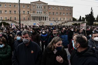 Συλλαλητήριο στο Σύνταγμα από σωματεία Αχαΐας και Αττικής: &quot;Τίποτα δε χαρίζεται, όλα κατακτιούνται!&quot;