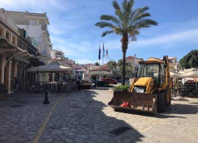 Επισκευή των στύλων φωτισμού στο Ιστορικό Κέντρο Καλαμάτας