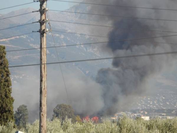 Υπό έλεγχο η φωτιά στο αεροδρόμιο της Καλαμάτας