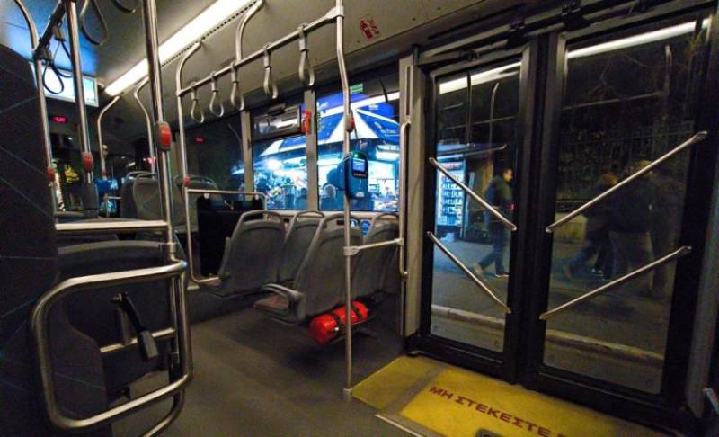 Γιαγιά ξέχασε τσάντα με 30.000 ευρώ και χρυσές λίρες σε λεωφορείο της Αττικής! (βίντεο)