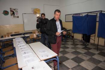 Στ. Θεοδωράκης: &quot;Να τα αλλάξουμε όλα χωρίς να γκρεμίσομε τη χώρα&quot;