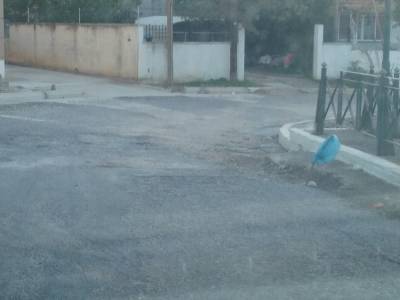 Σε κακό χάλι ο δρόμος για την Ανω Πόλη Κυπαρισσίας