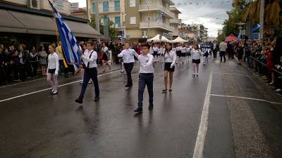 Παρέλαση και παραδοσιακοί χοροί στη Μεσσήνη για την 28η Οκτωβρίου (βίντεο-φωτογραφίες)