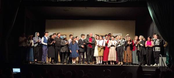 “Στη Σμύρνη μια φορά…”: Καταπληκτική παράσταση του Γυμνασίου Φιλιατρών