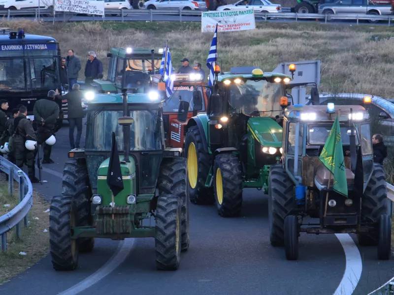 Στον κόμβο της Νίκαιας την Κυριακή τα τρακτέρ των αγροτών