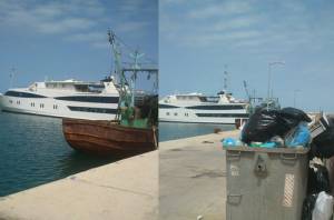 Τουριστικό σκάφος στην Κυπαρισσία -δίπλα σε σαπιοκάραβο και σκουπίδια