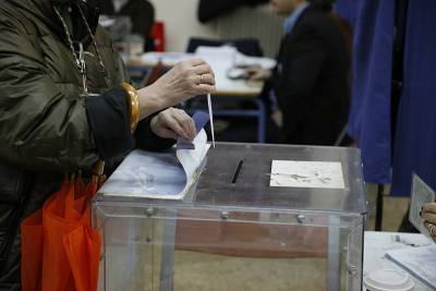 Αφύπνιση μετά τις “γαλάζιες” ανακοινώσεις: “Ψαρεύουν” υποψήφιο για Καλαμάτα ΣΥΡΙΖΑ και ΚΙΝΑΛ